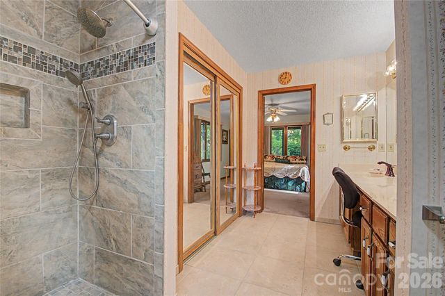 383 Ravenwood Lane, Horse Shoe, NC 28742