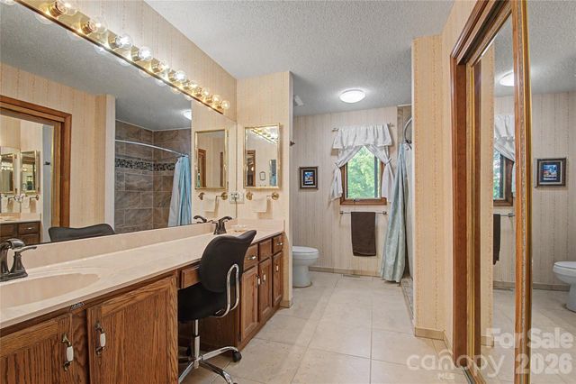 383 Ravenwood Lane, Horse Shoe, NC 28742