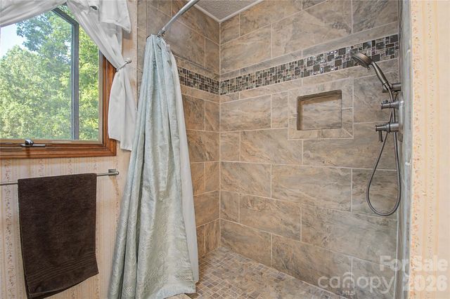 383 Ravenwood Lane, Horse Shoe, NC 28742