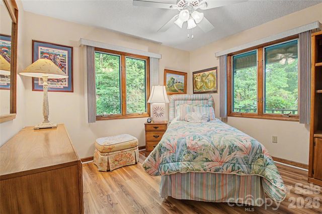 383 Ravenwood Lane, Horse Shoe, NC 28742