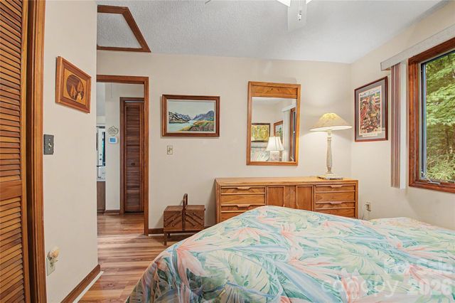 383 Ravenwood Lane, Horse Shoe, NC 28742