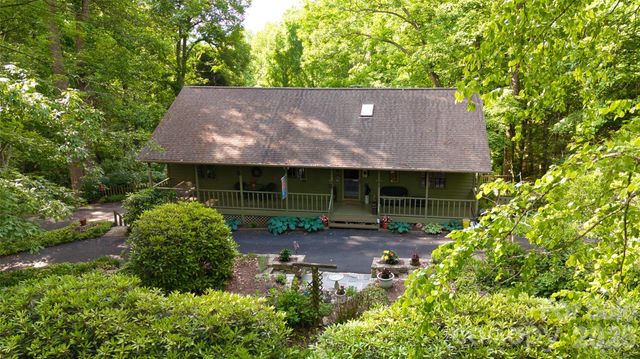 383 Ravenwood Lane, Horse Shoe, NC 28742