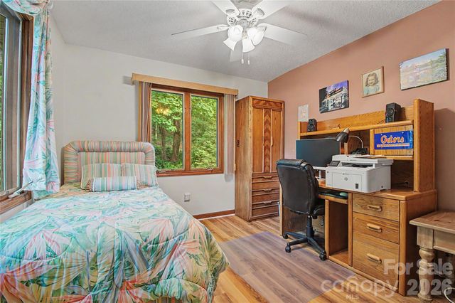 383 Ravenwood Lane, Horse Shoe, NC 28742