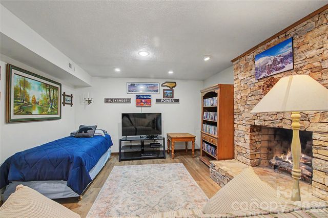 383 Ravenwood Lane, Horse Shoe, NC 28742