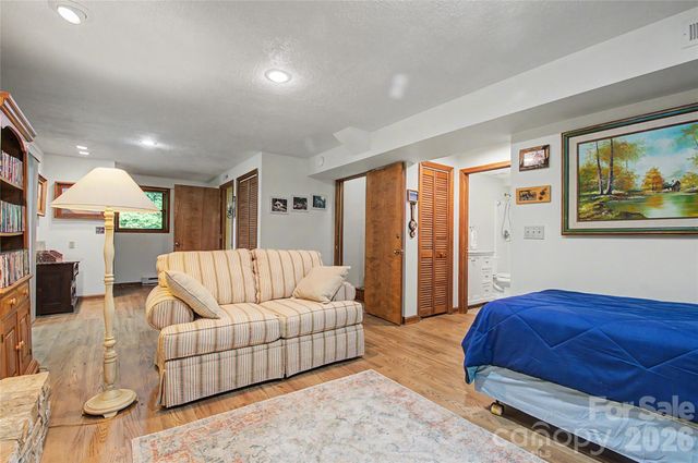 383 Ravenwood Lane, Horse Shoe, NC 28742