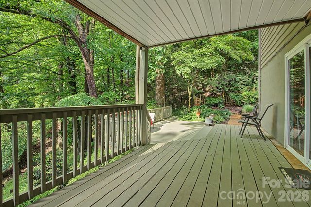 383 Ravenwood Lane, Horse Shoe, NC 28742