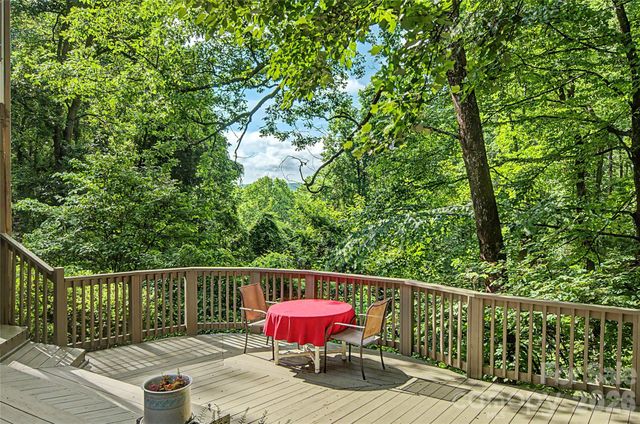 383 Ravenwood Lane, Horse Shoe, NC 28742