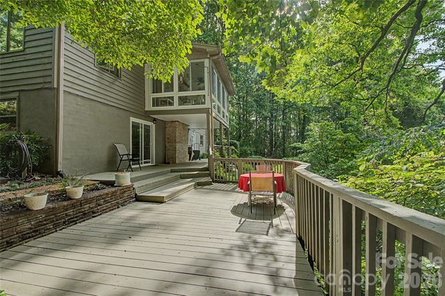 383 Ravenwood Lane, Horse Shoe, NC 28742