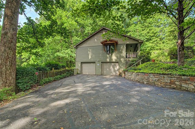 383 Ravenwood Lane, Horse Shoe, NC 28742