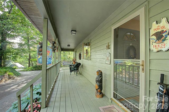 383 Ravenwood Lane, Horse Shoe, NC 28742