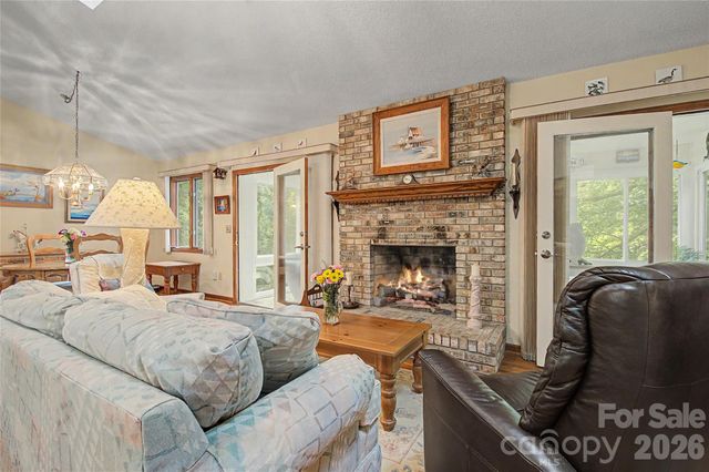 383 Ravenwood Lane, Horse Shoe, NC 28742