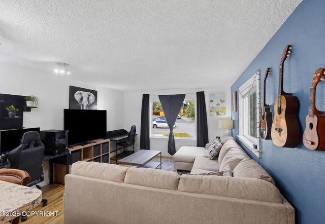 341 Dannilyn Circle, Anchorage, AK 99504