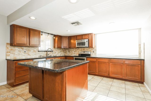 9025 W MACKENZIE Drive, Phoenix, AZ 85037