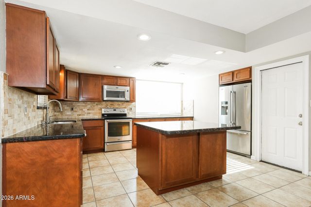 9025 W MACKENZIE Drive, Phoenix, AZ 85037