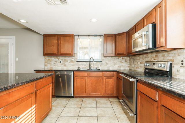 9025 W MACKENZIE Drive, Phoenix, AZ 85037