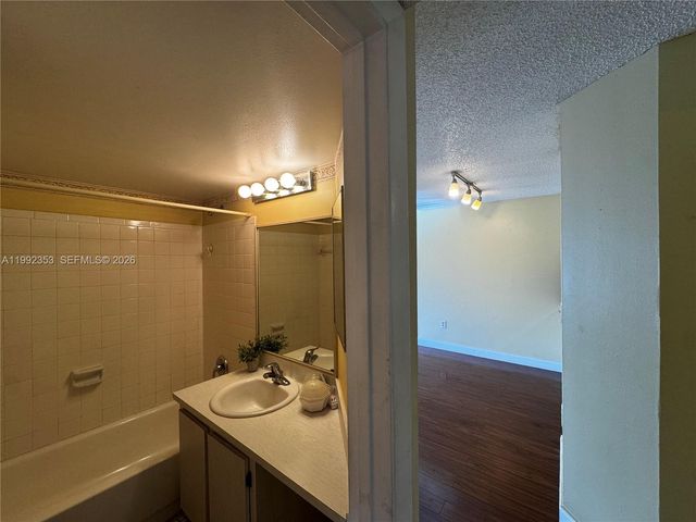 3274 NW 103rd Ter 201-A, Coral Springs, FL 33065