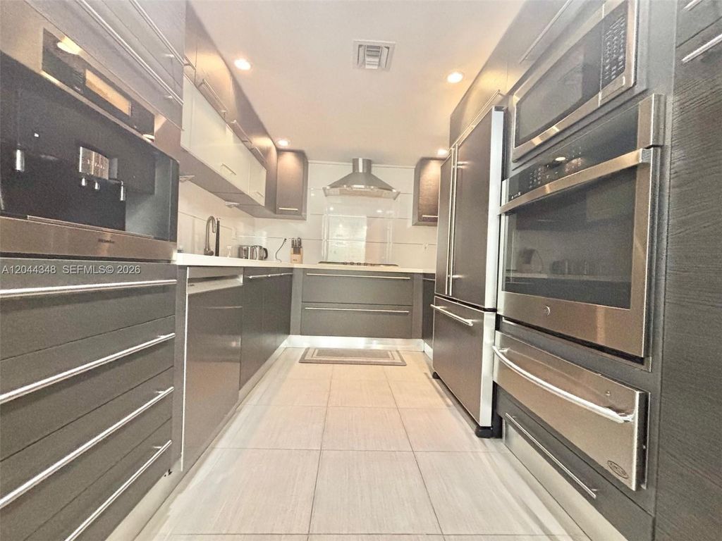 2030 S Ocean Dr 423, Hallandale Beach, FL 33009