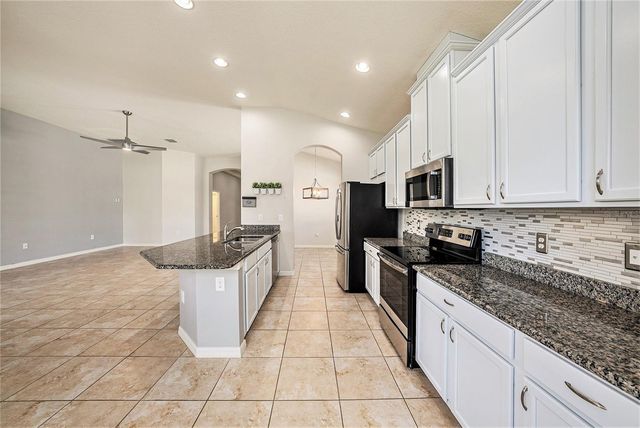 8202 WILLOW BEACH DRIVE, Riverview, FL 33578