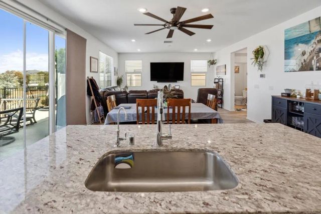 1525 Wildgrove Ave, Vista, CA 92081