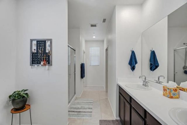 1525 Wildgrove Ave, Vista, CA 92081