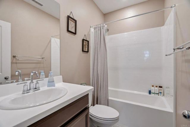 1525 Wildgrove Ave, Vista, CA 92081