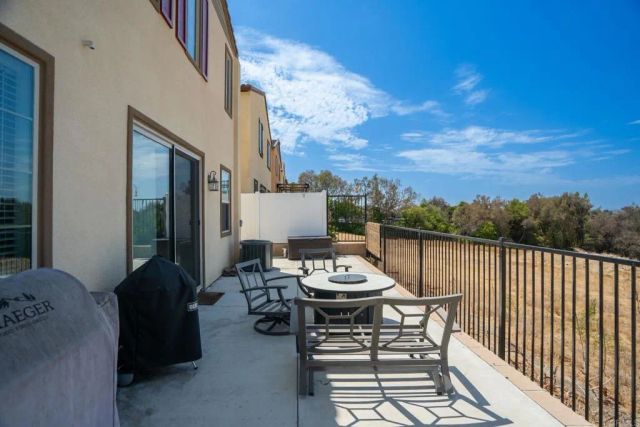 1525 Wildgrove Ave, Vista, CA 92081