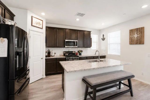 1525 Wildgrove Ave, Vista, CA 92081