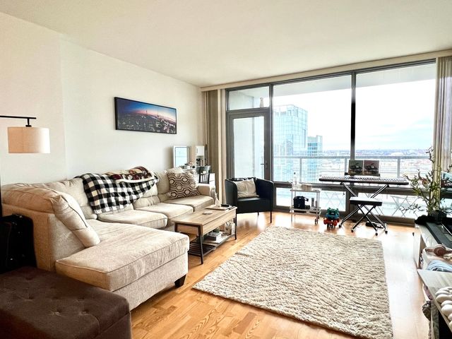 100 E 14TH Street 2108, Chicago, IL 60605