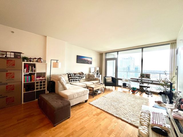 100 E 14TH Street 2108, Chicago, IL 60605
