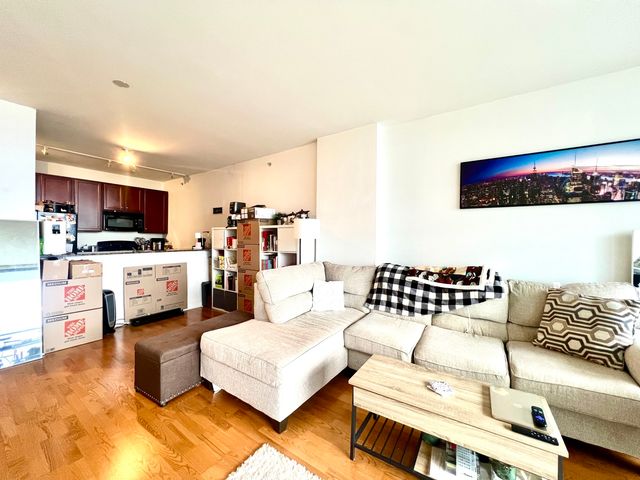 100 E 14TH Street 2108, Chicago, IL 60605