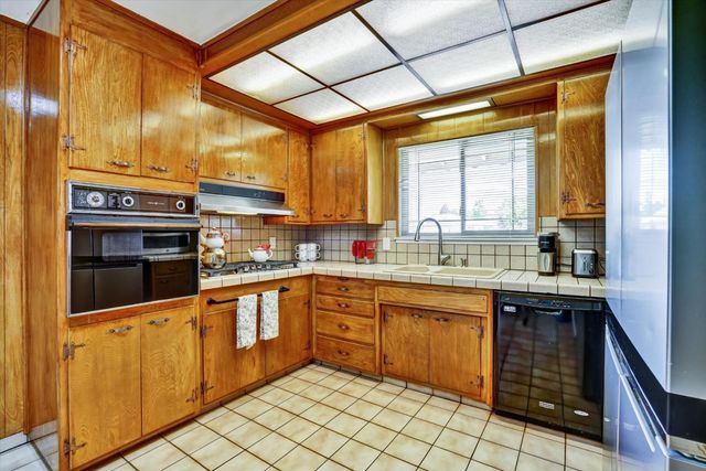 831 Wagoner Drive, Livermore, CA 94550