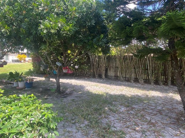 393 Bennington Ln 393, Lake Worth, FL 33467