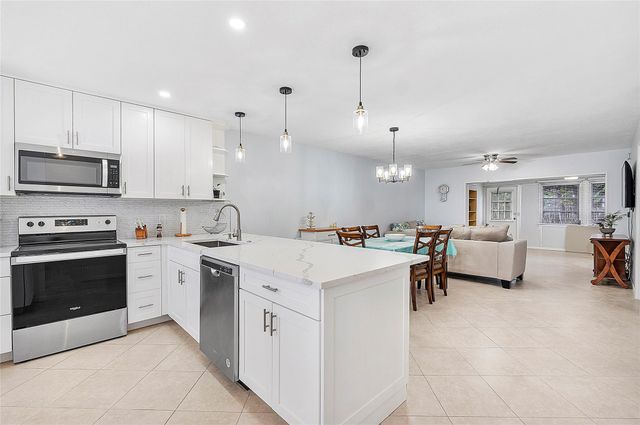 393 Bennington Ln 393, Lake Worth, FL 33467