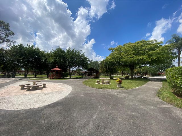 393 Bennington Ln 393, Lake Worth, FL 33467