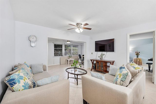 393 Bennington Ln 393, Lake Worth, FL 33467