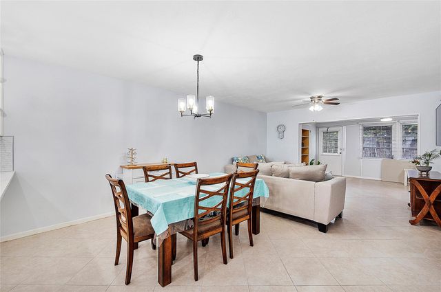 393 Bennington Ln 393, Lake Worth, FL 33467