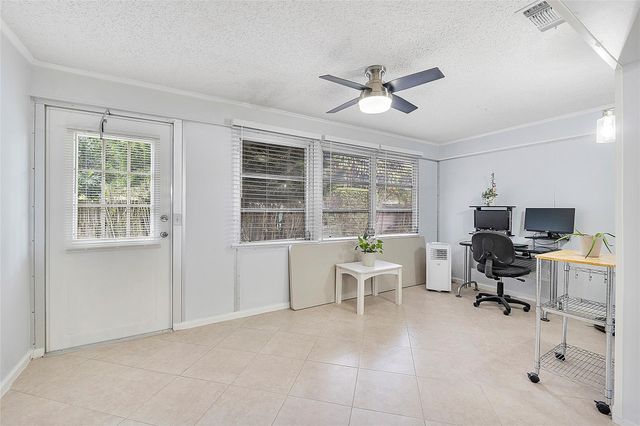 393 Bennington Ln 393, Lake Worth, FL 33467