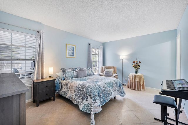393 Bennington Ln 393, Lake Worth, FL 33467