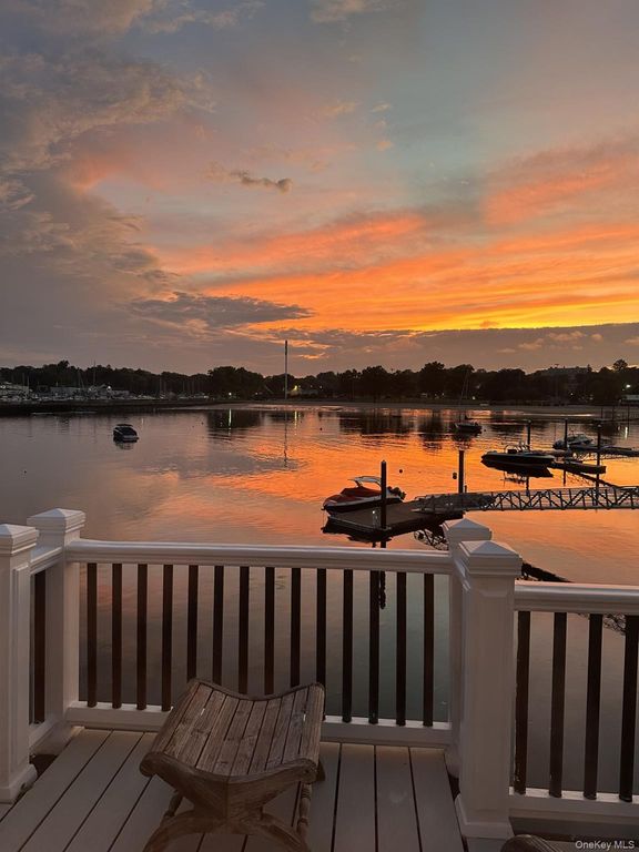 522 The Parkway, Mamaroneck, NY 10543 — photo 2