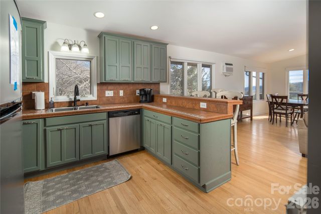 1628 Skyland Drive, Seven Devils, NC 28604