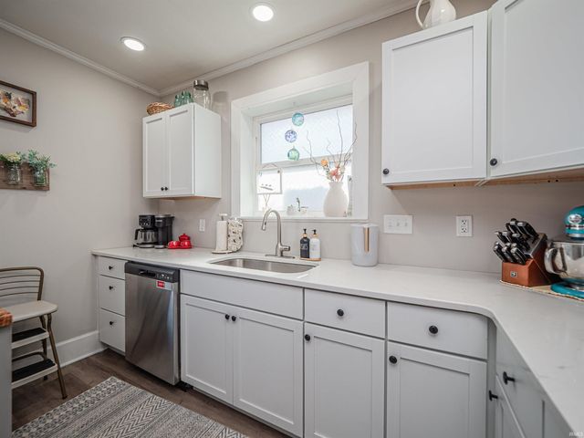 1929 Stringtown Road, Evansville, IN 47711