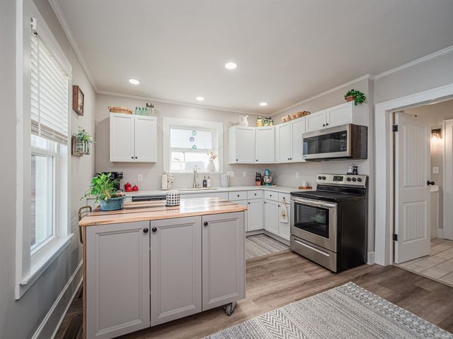 1929 Stringtown Road, Evansville, IN 47711