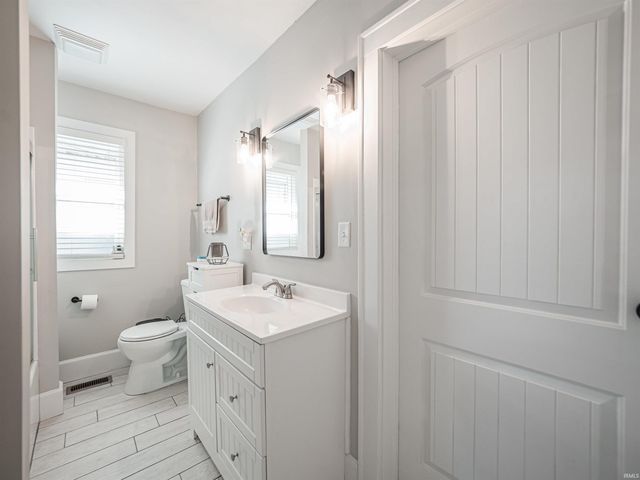 1929 Stringtown Road, Evansville, IN 47711