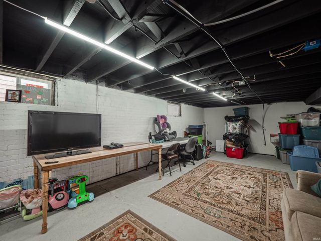 1929 Stringtown Road, Evansville, IN 47711