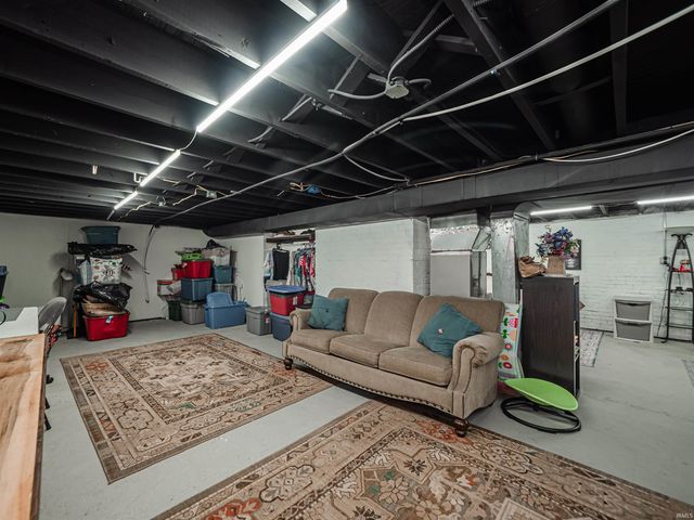 1929 Stringtown Road, Evansville, IN 47711