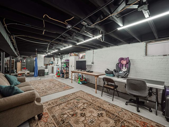 1929 Stringtown Road, Evansville, IN 47711