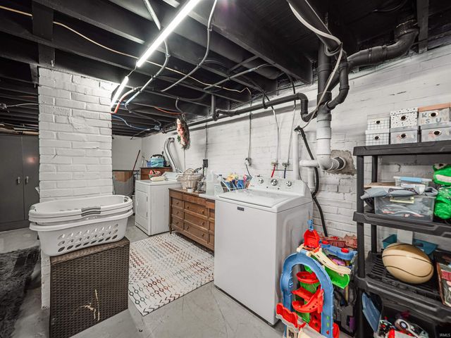 1929 Stringtown Road, Evansville, IN 47711