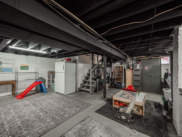 1929 Stringtown Road, Evansville, IN 47711