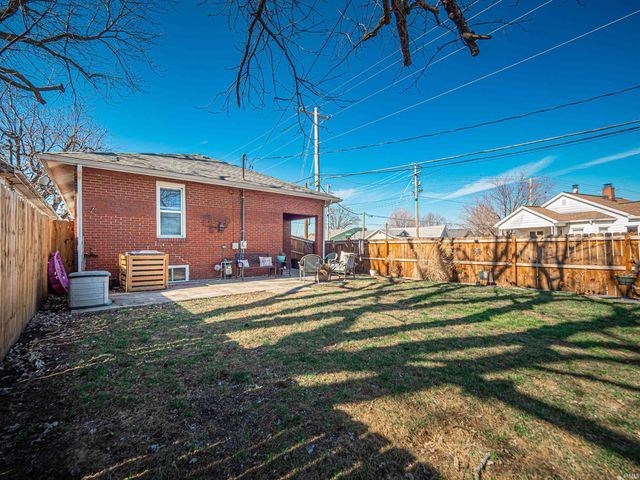 1929 Stringtown Road, Evansville, IN 47711