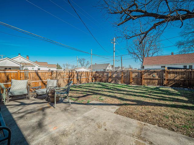 1929 Stringtown Road, Evansville, IN 47711